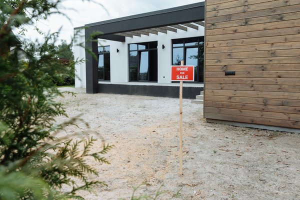 Améliorez l'Isolation de Votre Habitat sur Pilotis : Défis et Stratégies Innovantes pour un Confort Optimal